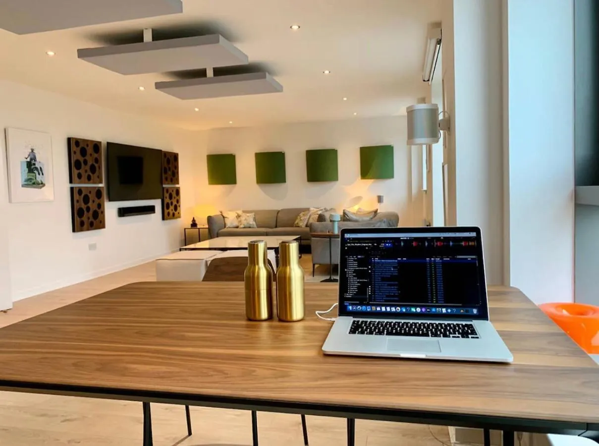 Beautiful Modern Sea-Side Apartment In The City Edinburgh
