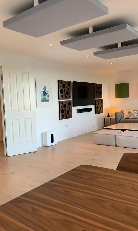 Beautiful Modern Sea-Side Apartment In The City Edinburgh