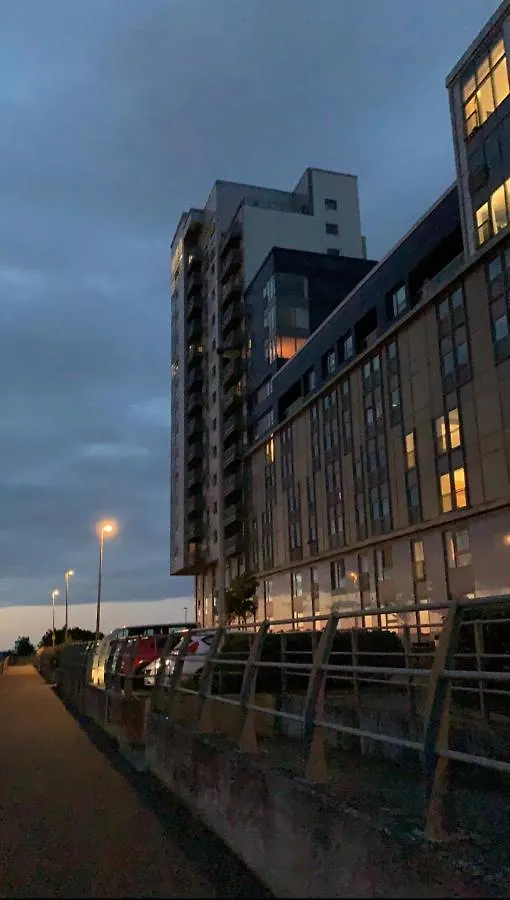 Beautiful Modern Sea-Side Apartment In The City Edinburgh