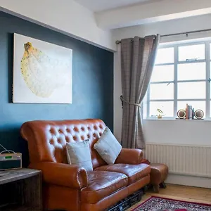 Beautifully Decorated Contemporary 2 Bedroom Flat , Londres Royaume-Uni